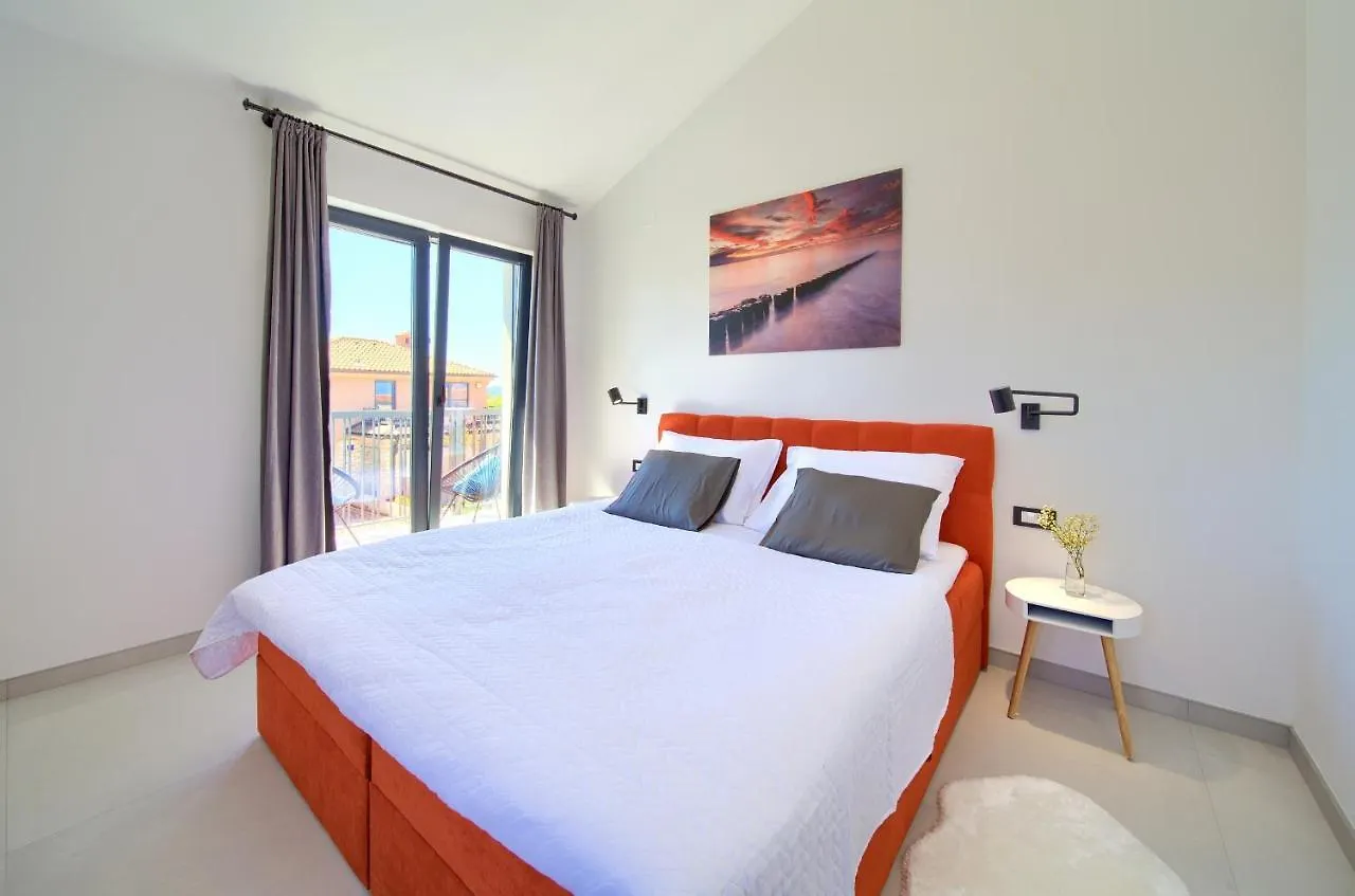 Holiday House Villa Lucija Linardići 0*,