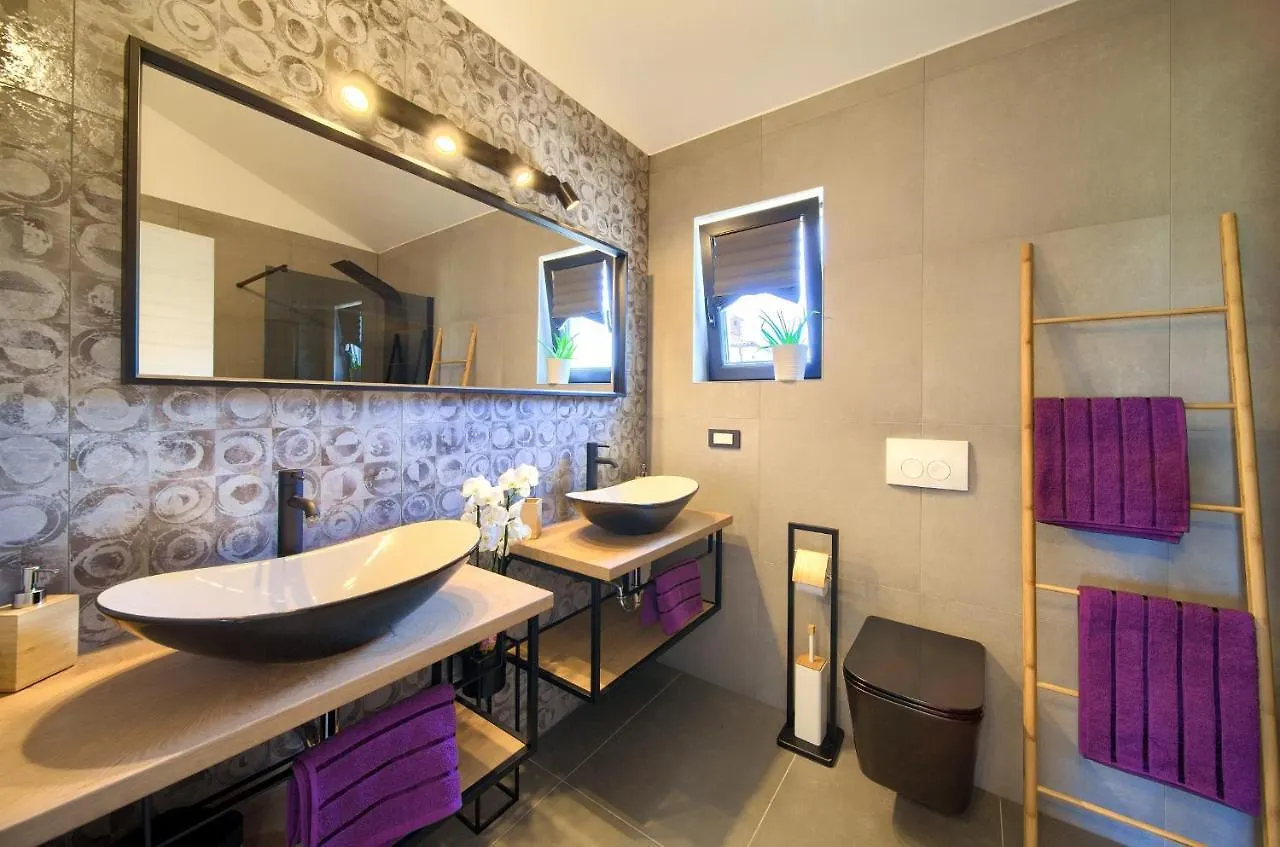 Holiday House Villa Lucija Linardići